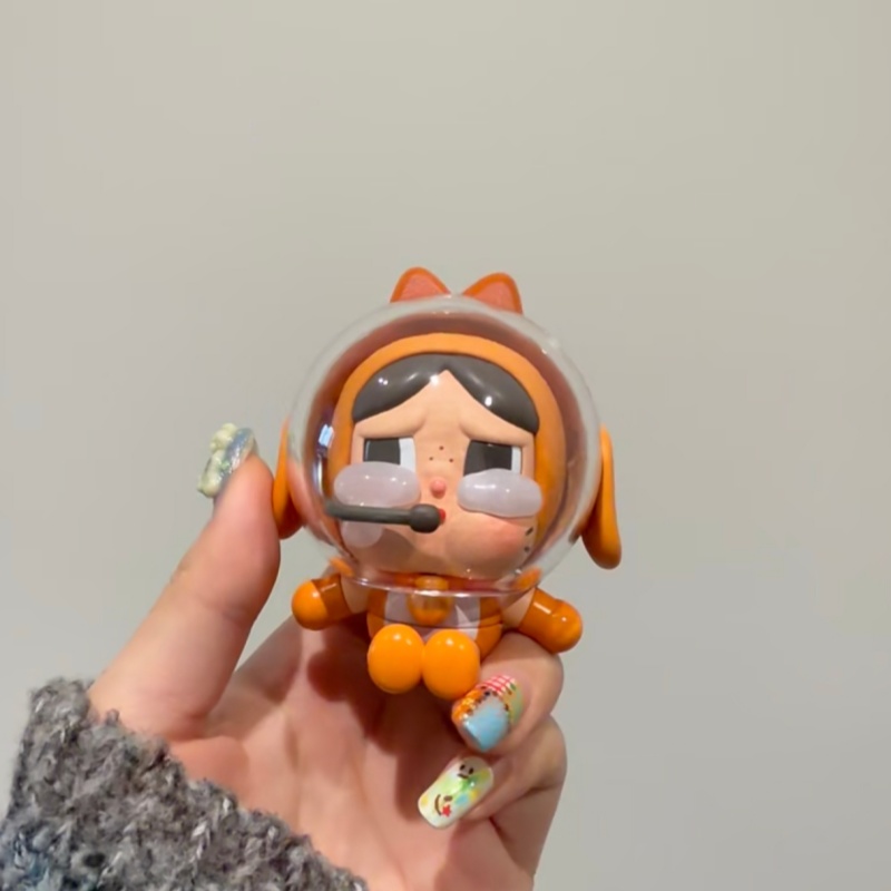 Model Kit Figure - Echte Popmart Crybaby Space Cat Orange